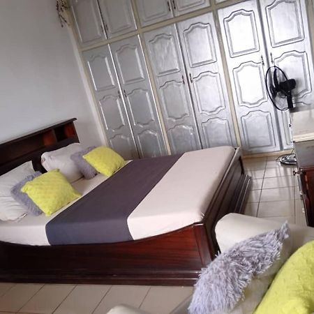 Appart Meuble Le Dakota Yaounde Exterior photo