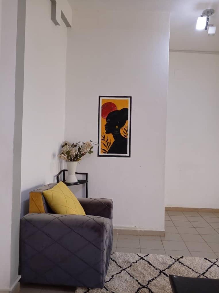 Appart Meuble Le Dakota Yaounde Exterior photo
