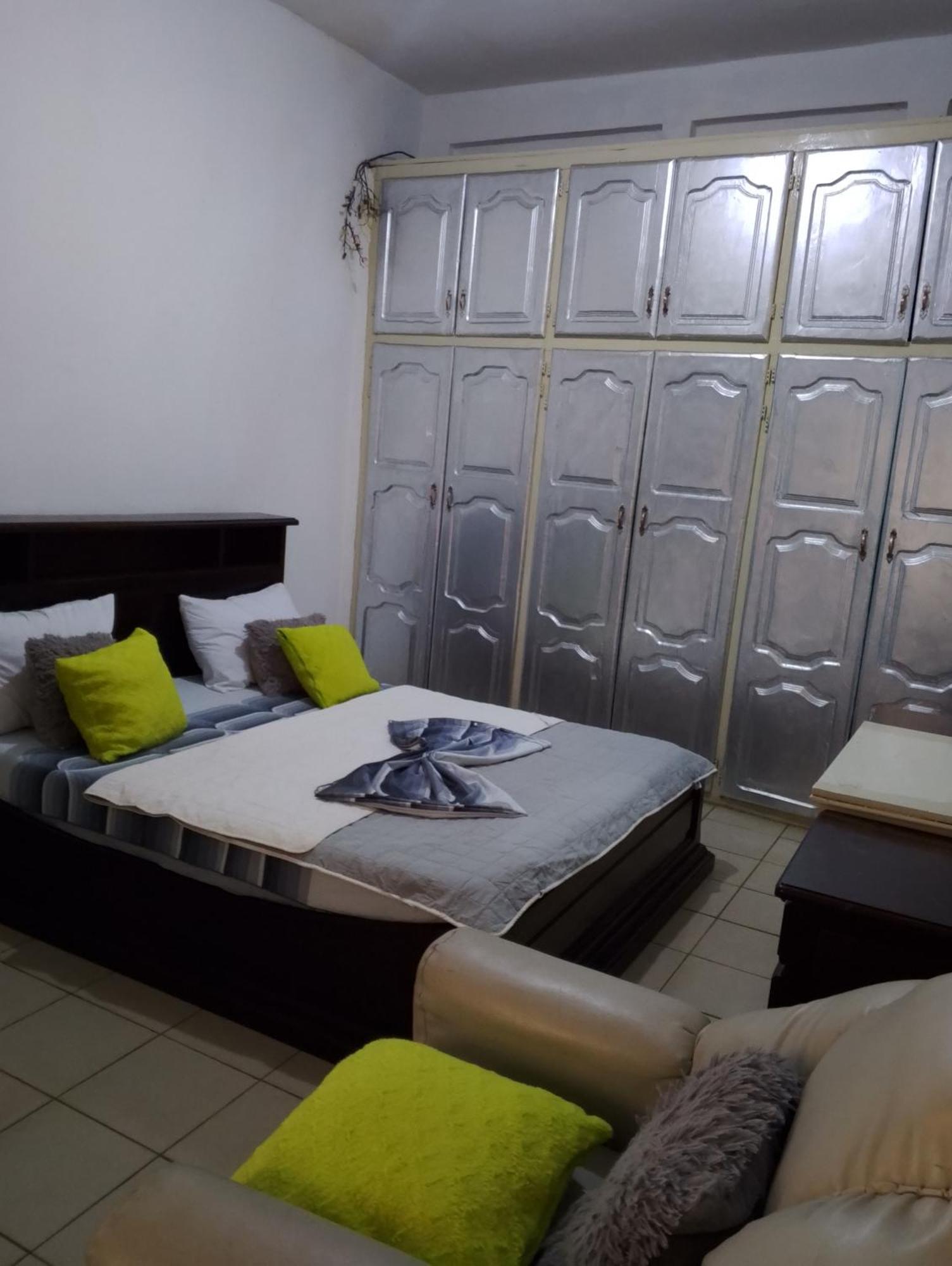 Appart Meuble Le Dakota Yaounde Exterior photo